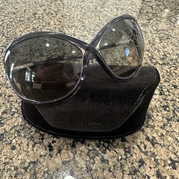 Tom Ford  Black Gradient Smoke Women's Sunglasses polarized Model: Whitney, TF9 - Picture 10 of 11